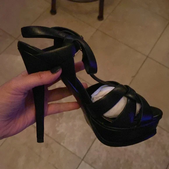 Pre-owned heels. Right size. - Picture 2 of 4